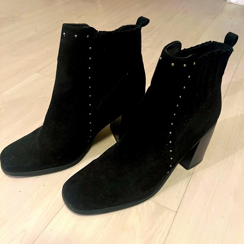 Forever 21 women’s bootie size 10.